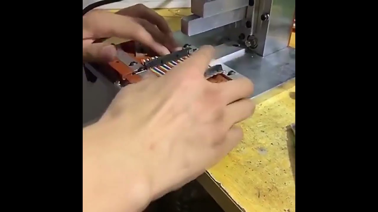 Mesin Penekan dan Crimping Kabel Penyambung IDC IPC