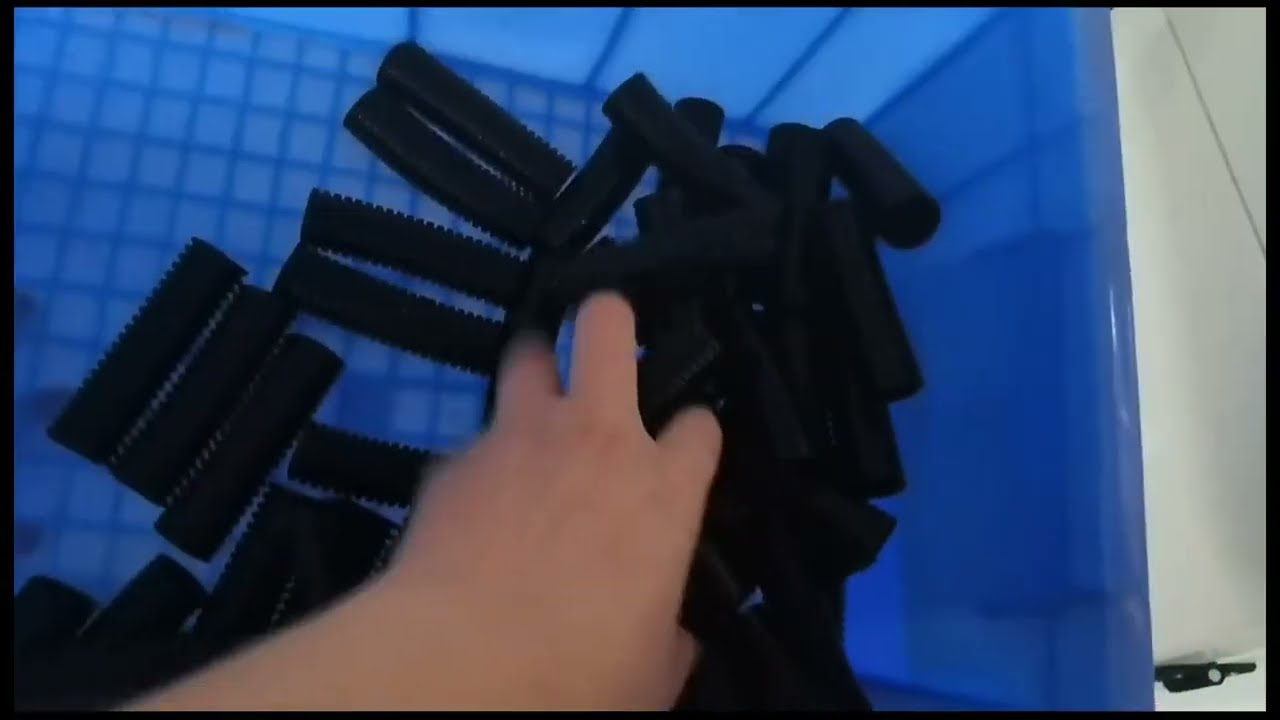 Pump Sprayer Plastic Dip Tube Cutting Machine Automatic Corrugated Pipe Cut Splitting Machine