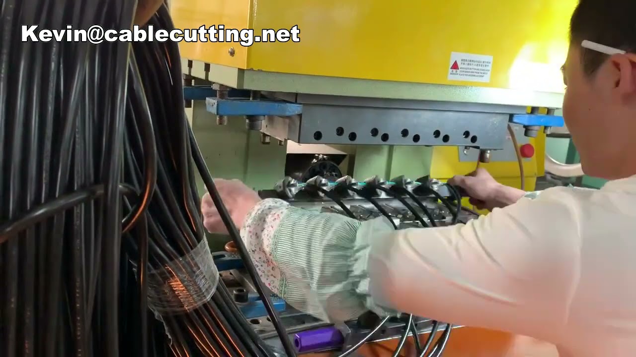 Mesin Acuan Suntikan Plag PVC Menegak – Mesin Plastik Membuat Plag Automatik