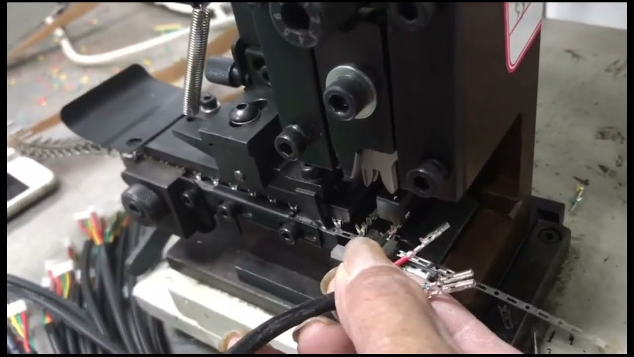 Aplikator Acuan Crimping Terminal Suapan Mendatar - Serasi Universal untuk Semua Mesin Terminal