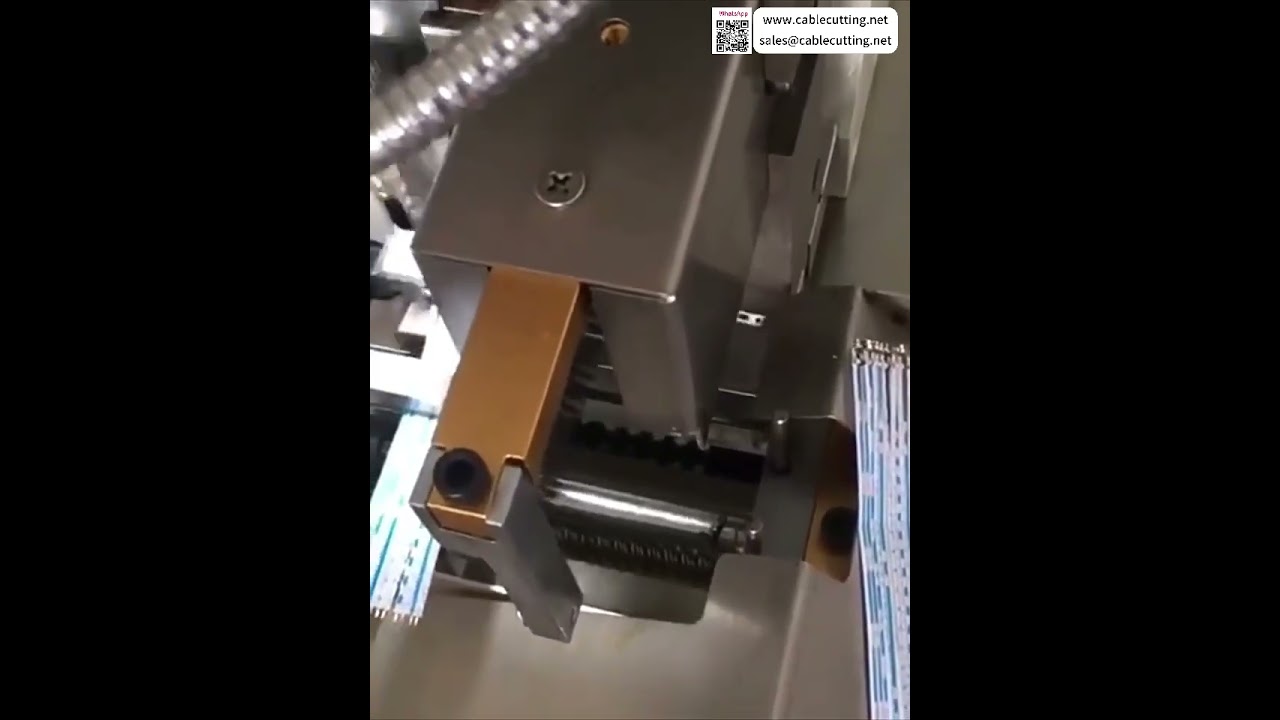 Operasi Mesin Pemprosesan Mesin Bersepadu Pengupasan dan Pencrimping Kabel Pita Separa Automatik